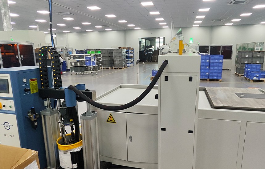 汽车内饰行业-遮阳板涂胶