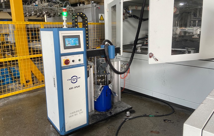 汽车内饰行业-备胎盖板涂胶